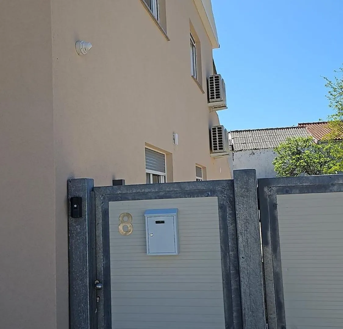 Apartman Tia Povljana 0*,